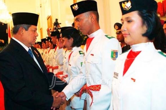 SBY Kukuhkan Anggota Paskibraka - JPNN.COM