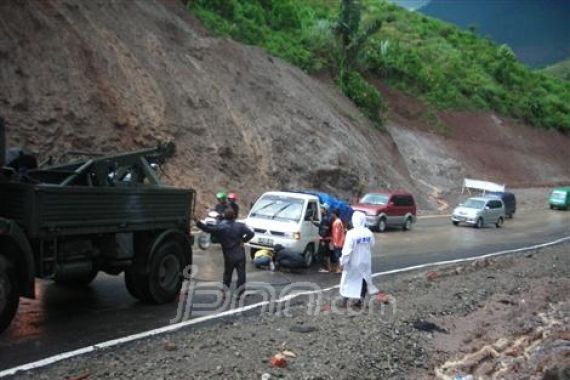 Satu Hari Lebih 50 mobil Diderek - JPNN.COM