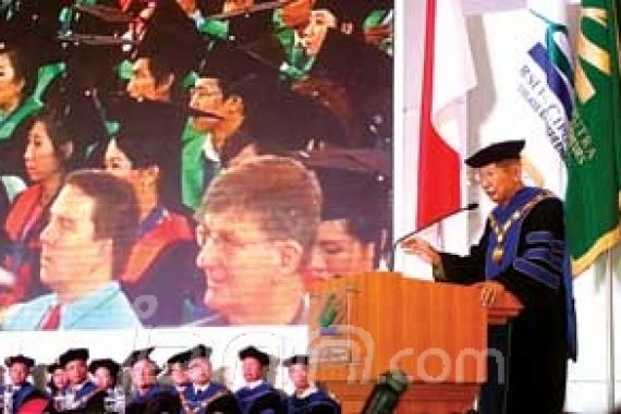 Ir Ciputra Lepas Wisudawan Angkatan I Universitas Ciputra - JPNN.COM