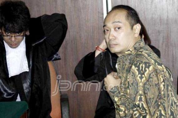 Adjie Divonis Empat Bulan - JPNN.COM