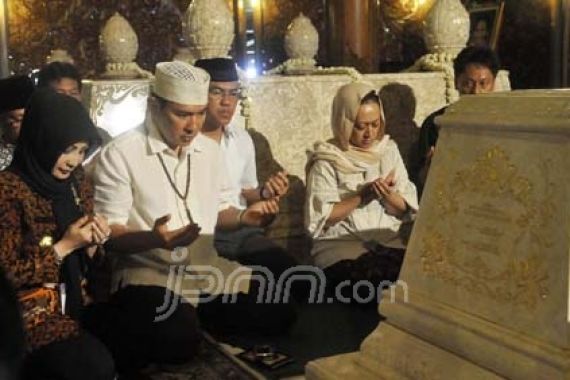 1 Ton Marmer Dipasang di Makam Pak Harto - JPNN.COM