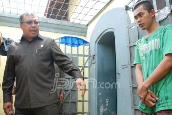 Bukan Hanya Gayus yang Keluyuran - JPNN.COM