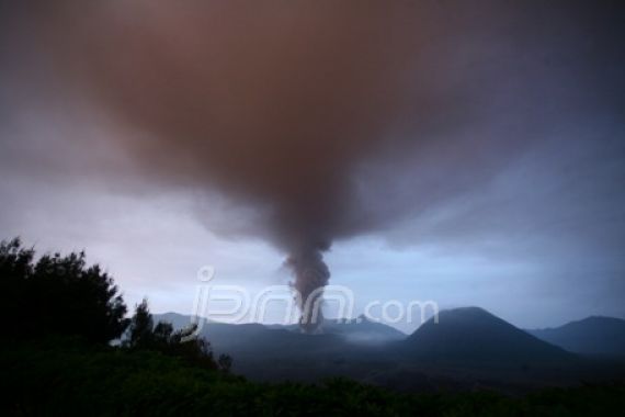 Intensitas Erupsi Menurun, Hujan Abu - JPNN.COM