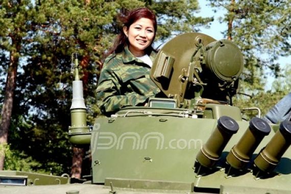 Fera Arsiantie, Perempuan di Balik Pembelian 17 Tank Amfibi Rusia - JPNN.COM