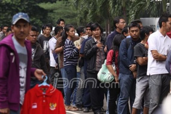 Antre Sejak Dini Hari tapi Salah Barisan - JPNN.COM