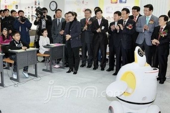 Guru Robot Bikin Siswa Tidak Stres - JPNN.COM