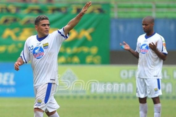 Firman Utina dkk Tekuk Gonzales Cs - JPNN.COM