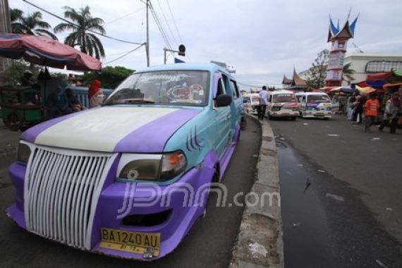 Heboh Gaya Fast and Furious Angkot Kota Padang - JPNN.COM