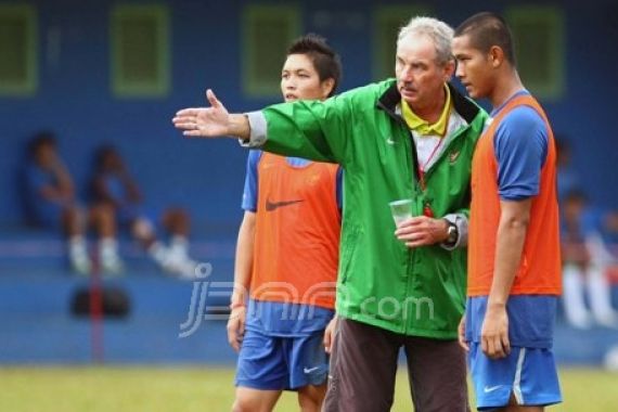 Tak Sabar Tunggu Palu Riedl - JPNN.COM