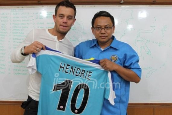 Hendrie Resmi Gabung Bandung FC - JPNN.COM