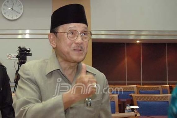 Habibie Kritisi Cara Pemerintah Tangani BUMN - JPNN.COM