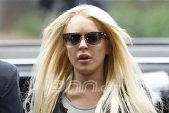 Lindsay Lohan Curi Kalung - JPNN.COM