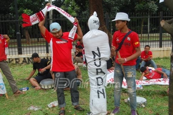 Nama Nurdin di Tubuh Model Pocong - JPNN.COM