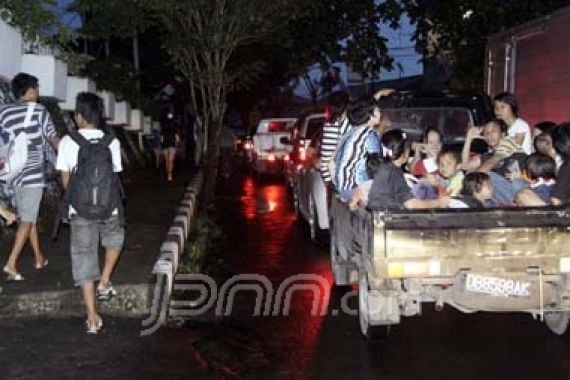 Warga Manado saat Dilanda Kepanikan Hebat karena Kabar Tsunami - JPNN.COM
