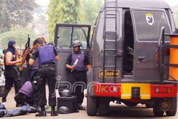 Mengikuti Sibuknya 'Tim Langit' Menjinakkan Bom-Bom di Jakarta - JPNN.COM