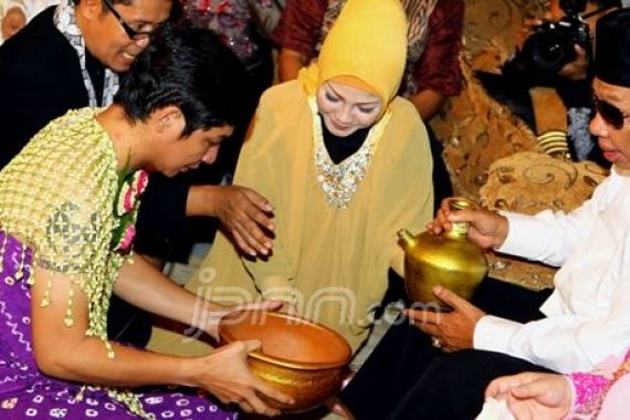 Pasha, Wajib Ingatkan Istri Waktu Salat - JPNN.COM