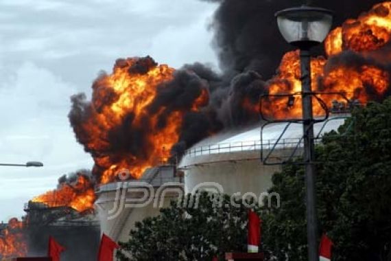 Kilang Pertamina Cilacap Terbakar - JPNN.COM