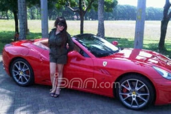 Yakin Bebas, Malinda Ingin Terus Koleksi Ferrari - JPNN.COM