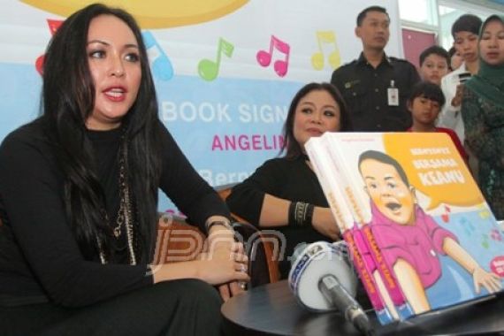 Angelina Sondakh Daur Ulang Lagu Anak - JPNN.COM