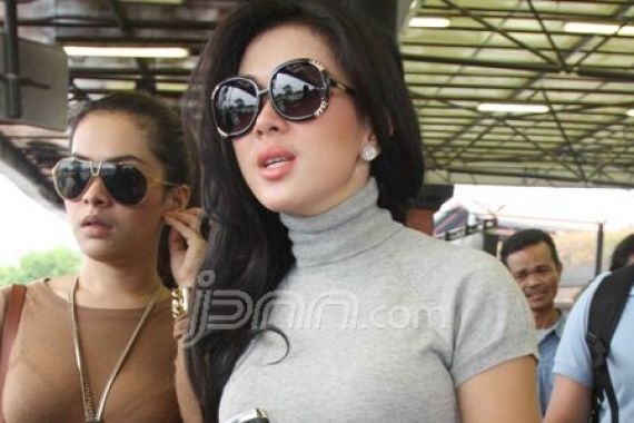 Syahrini Pelit Bicara Jelang Sidang - JPNN.COM