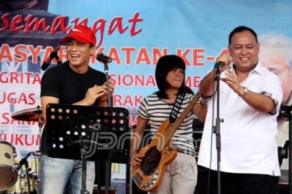 Ariel-Walikota Bekasi Duet 'Perih' - JPNN.COM