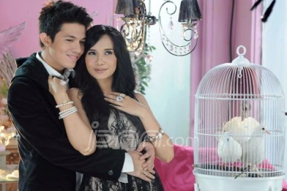 Zaskia, Tolak Stripping Demi Irwansyah - JPNN.COM