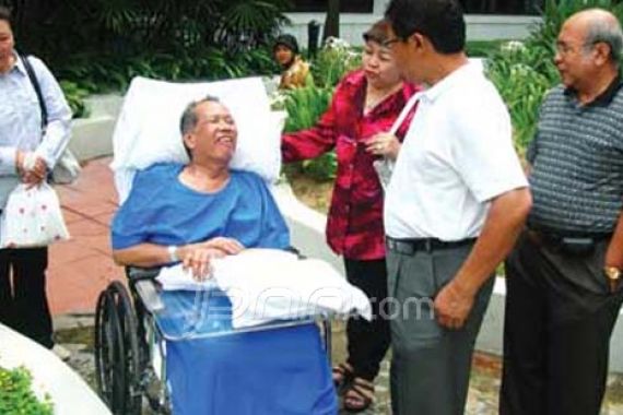 Kesehatan Tak Membaik, Syaukani Pulang - JPNN.COM