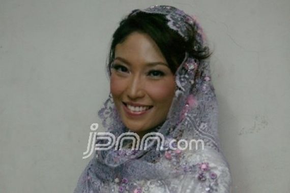 Ayu Dewi Incar Pemilik Perusahaan - JPNN.COM