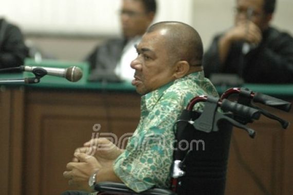 Syamsul Arifin Menangis di Depan Wartawan - JPNN.COM