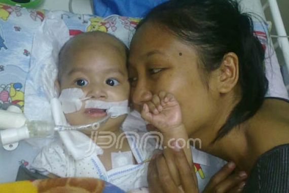 Diserang Penyakit Langka, Seumur Hidup Harus Gunakan Ventilator - JPNN.COM