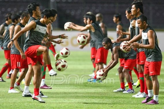 Tertekan, Timnas Diprediksi Tak Menang - JPNN.COM