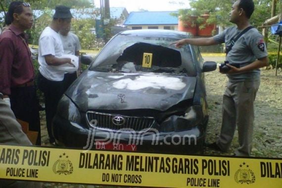 Mobil Ketua DPRD Balangan Dibakar - JPNN.COM