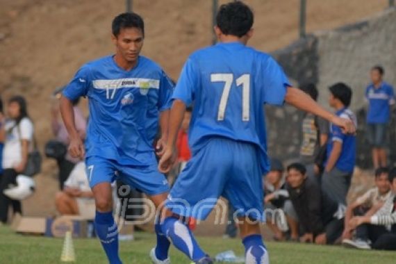 Zulkifli Syukur Berlabuh di Persib - JPNN.COM