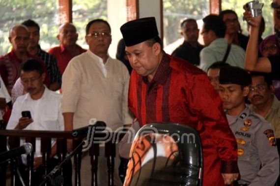 Divonis Bebas, Walikota Bekasi Langsung Sujud - JPNN.COM