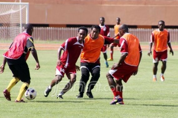 Jadwal Tak Pasti, Persipura Tetap Latihan - JPNN.COM