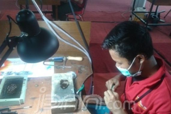 Lomba Jewelry Tuntut Ketepatan dan Keahlian Siswa - JPNN.COM