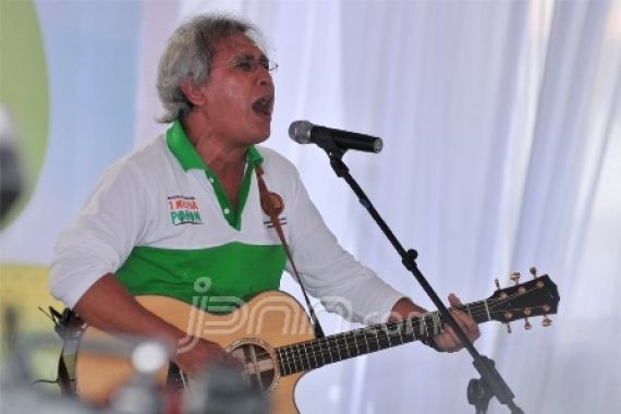 Iwan Fals Titip Pesan ke SBY Lewat Lagu - JPNN.COM