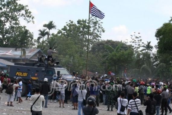 Papua Mencekam, Polisi Dipanah - JPNN.COM