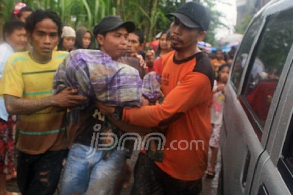 Wawali Salurkan Bantuan, Wali Kota Doakan Korban - JPNN.COM