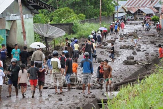 Banjir Lahar Dingin Menerjang Tubo - JPNN.COM