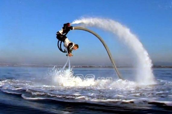 Sensasi Lumba-Lumba berkat Flyboard - JPNN.COM