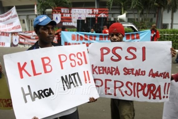 Persipura Mania Ngeluruk Kantor PSSI - JPNN.COM