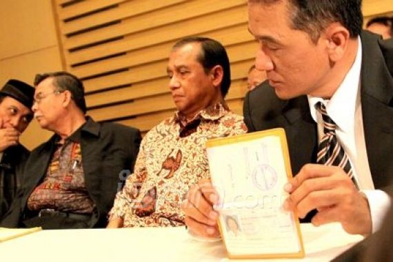 KPK Pelajari Paspor yang Dipegang Nunun - JPNN.COM