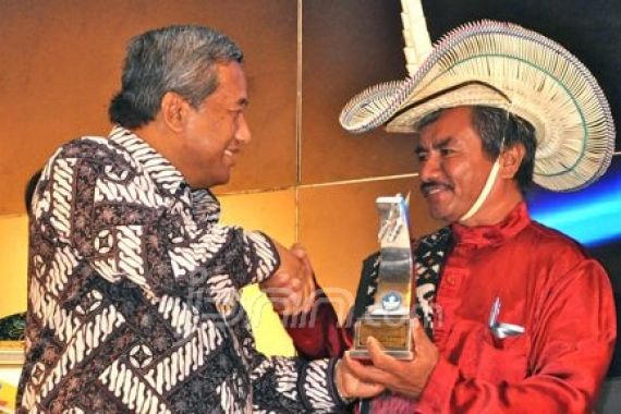 Perjuangan Johanes B. Ndolu, Penggagas Arisan Kuliah untuk Keluarga Tak Mampu di NTT - JPNN.COM