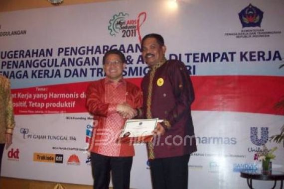 Wako Medan Terima Penghargaan Pencegahan HIV-Aids - JPNN.COM