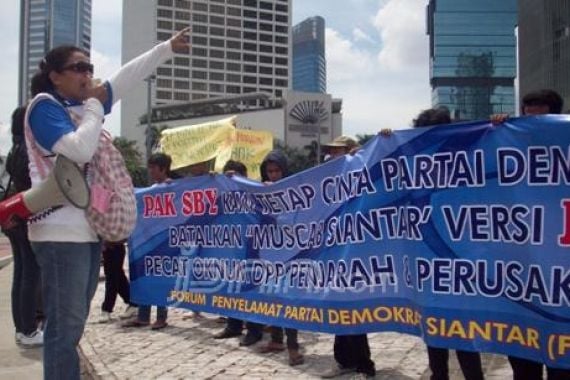 Aksi di Jakarta, Desak Hasil Muscab Dibatalkan - JPNN.COM