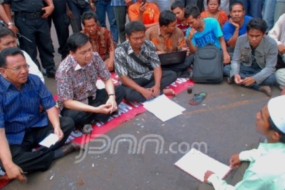 Telat Temui Warga Pulau Padang, Komisi III Minta Maaf - JPNN.COM