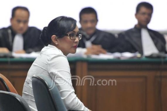 Akui Kenal Rosa, Angie Bantah soal 'Apel Malang' - JPNN.COM