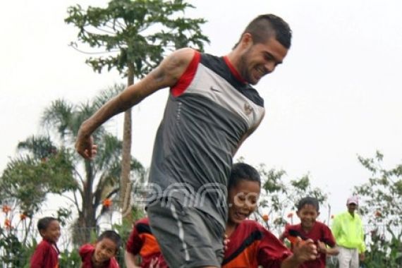 Latihan Timnas Masih Tegang - JPNN.COM