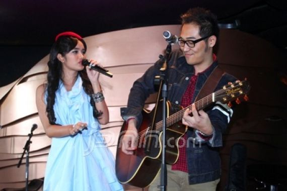 Faby Marcelia Duet Bareng Peserta AI - JPNN.COM